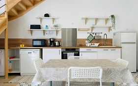Beautiful Charming T3 Duplex In The Center Of A Small Wine Village
